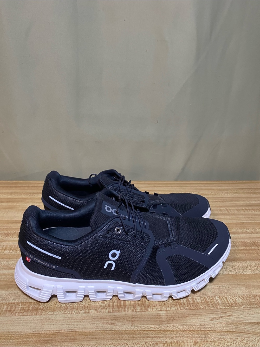On Running Black and White Men's Athletic Running Shoes size 10